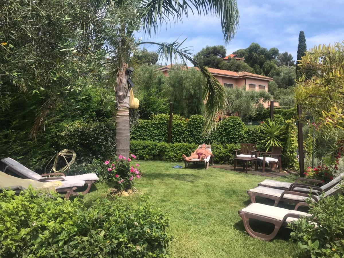 Hotel Le Jardin Sur Mer Avec Bike Et Mtb Tour Imperia Exterior foto